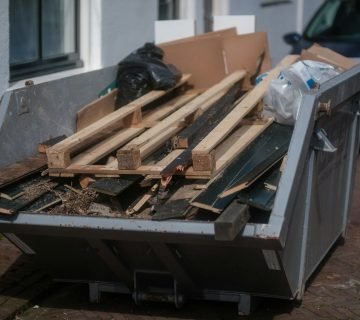 Afvalcontainer bij renovatie